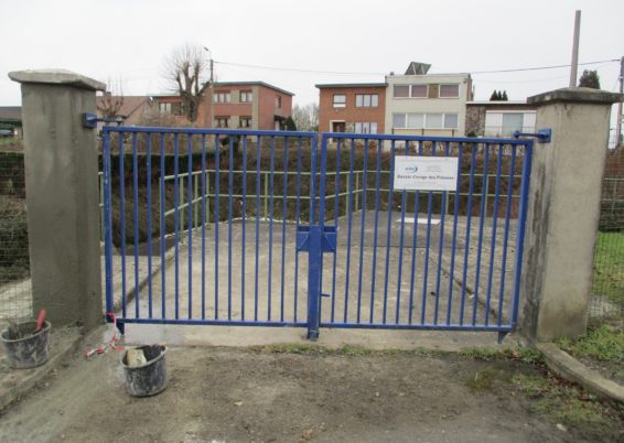 Remise en état d'une clôture endommagée