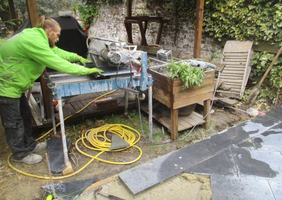 Réalisation d’une terrasse en pavés de pierre de taille 50/50