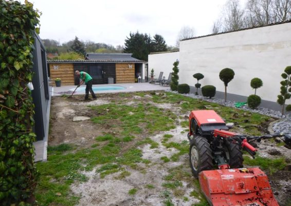 Réalisation d'une pelouse en rouleaux