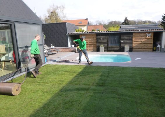 Réalisation d'une pelouse en rouleaux
