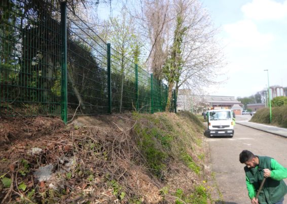 Placement d'une clôture très résistante BETAFENCE NYLOFORT 2 D