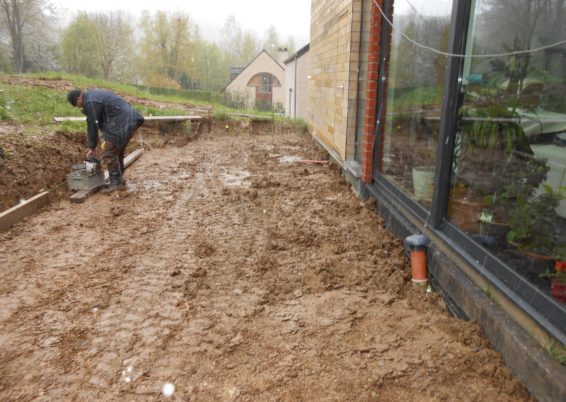 Réalisation d'une terrasse en pierre de taille 60/60