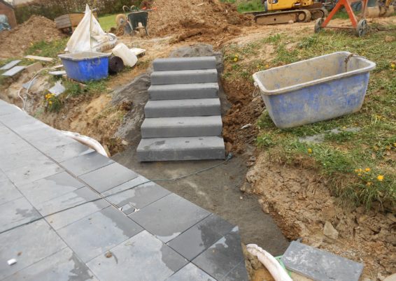 Réalisation d'une terrasse en pierre de taille 60/60