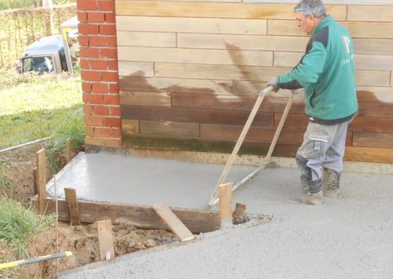 Réalisation d'une terrasse en pierre de taille 60/60