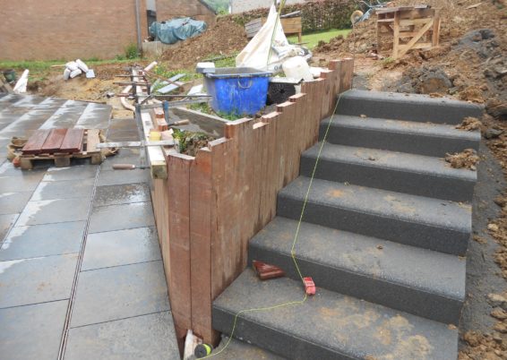 Réalisation d'une terrasse en pierre de taille 60/60