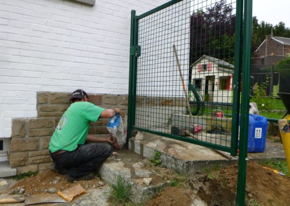 clôtures et portail dans un jardin