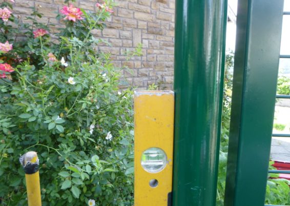 clôtures et portail dans un jardin