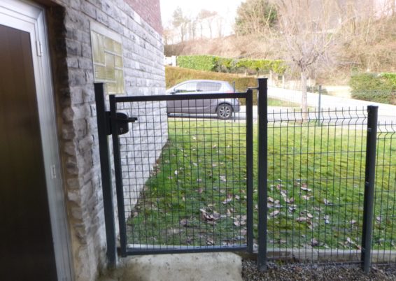 Remplacement d'une clôture canadienne par une clôture rigide