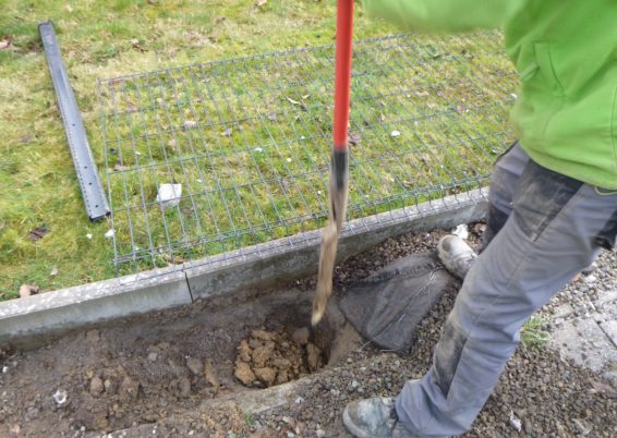 Remplacement d'une clôture canadienne par une clôture rigide