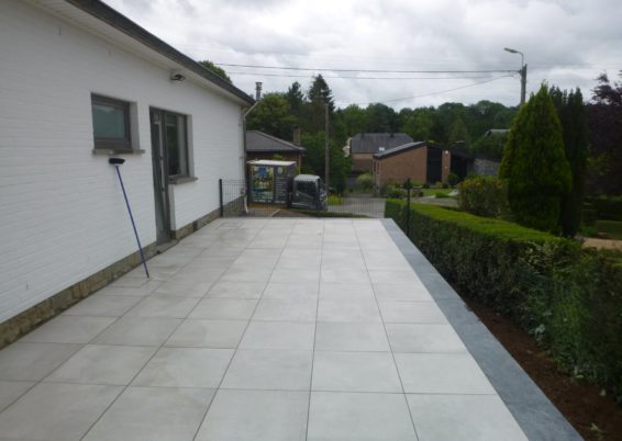 Construction d'une terrasse surélevée à Plainevaux