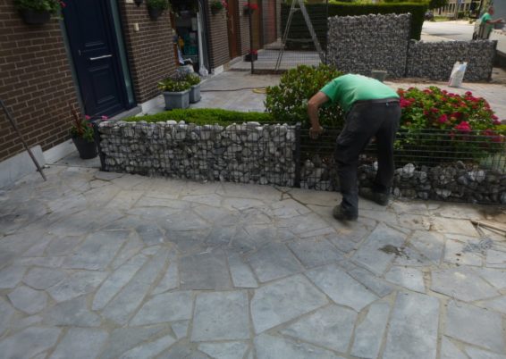 Remplacement d'une haie par une clôture zenturo de betafence et petite palissades.