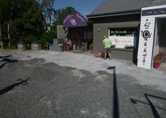 Rectification de l'empierrement du parking à Boncelles.