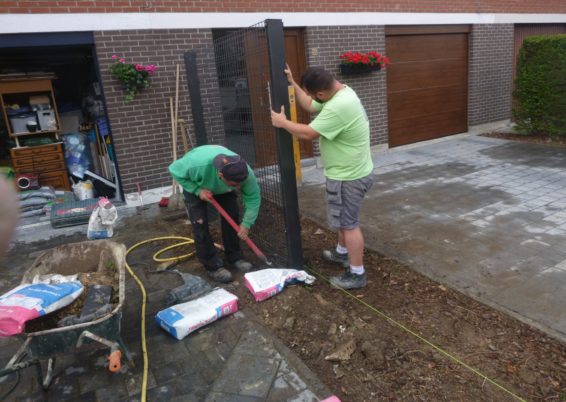 Remplacement d'une haie par une clôture zenturo de betafence et petite palissades.