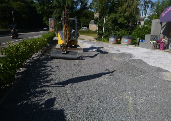 Rectification de l'empierrement du parking à Boncelles.