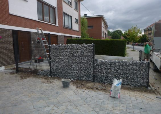 Remplacement d'une haie par une clôture zenturo de betafence et petite palissades.