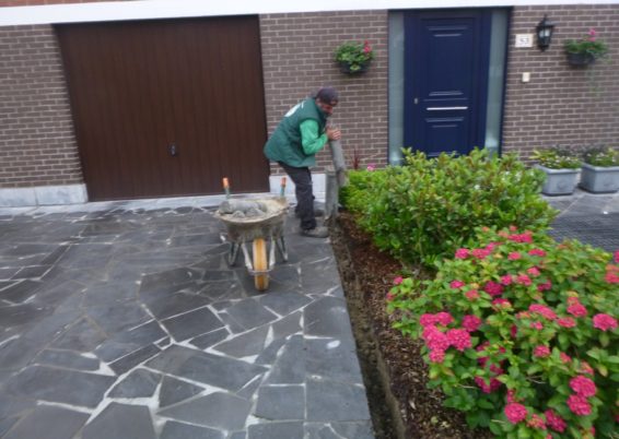 Remplacement d'une haie par une clôture zenturo de betafence et petite palissades.