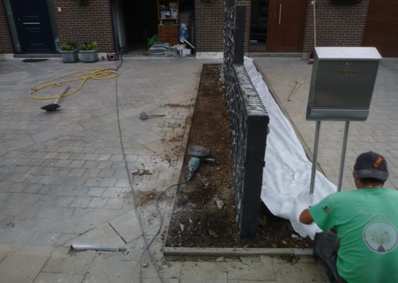 Remplacement d'une haie par une clôture zenturo de betafence et petite palissades.