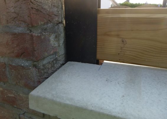 Remplacement d'un couvre mur et placement de claustras bois métal à Crisnée
