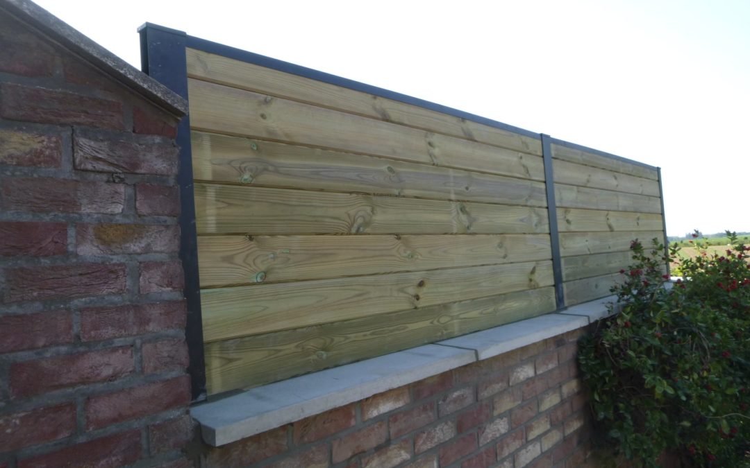 Remplacement d’un couvre mur et placement de claustras bois métal