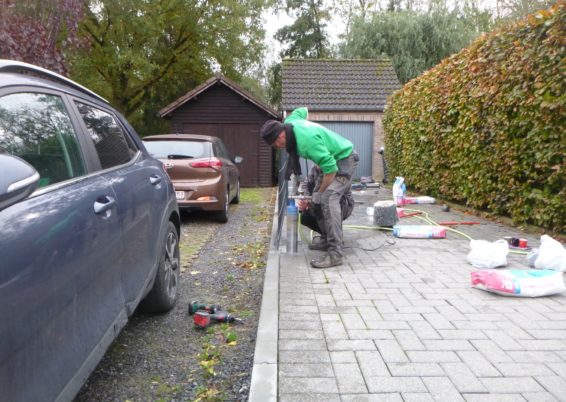 Placement d'une clôture de séparation entre deux propriétés.