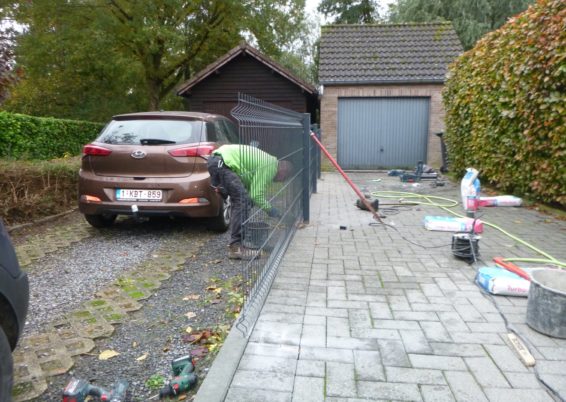 Placement d'une clôture de séparation entre deux propriétés.