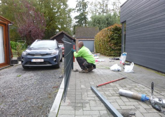 Placement d'une clôture de séparation entre deux propriétés.