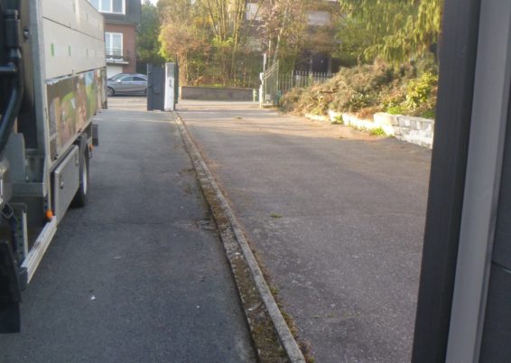 Installation d'une clôture rigide de 1.8 m de hauteur en mitoyenneté à Oupeye.