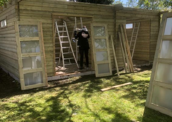 Installation d'un chalet de jardin XXL à Liège