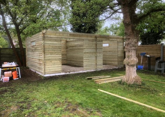 Installation d'un chalet de jardin XXL à Liège