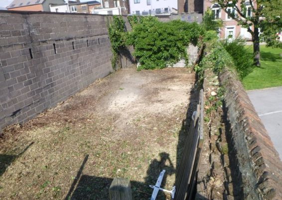 Nettoyage d'un jardin laissé à l'abandon pendant des années pour l'école Sainte Marie à Seraing...