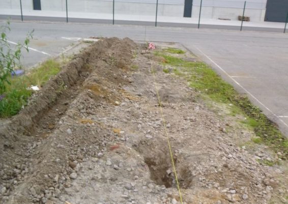 Installation d'une clôture de sécurité à l'aéroport de Liège Bierset....