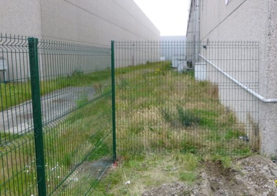 Installation d'une clôture de sécurité à l'aéroport de Liège Bierset....