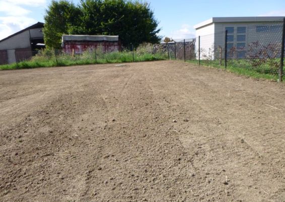 Création d'une pelouse à villers le bouillet. 
Malgré la météo capricieuse de cette fin d'été...