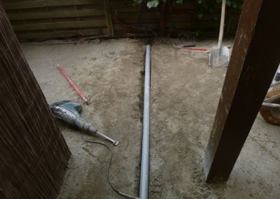 Réaménagement d'un micro jardin à Herstal. 

Remplacement des allées et terrasse en bois par du ...