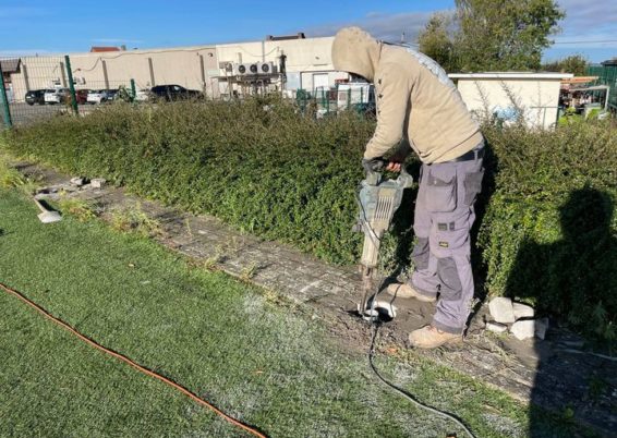 Une semaine qui ce termine par le fin d'un chantier, le placement de clôtures XXL de 8 mètres de h...