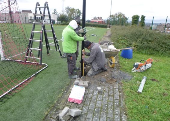 Une semaine qui ce termine par le fin d'un chantier, le placement de clôtures XXL de 8 mètres de h...