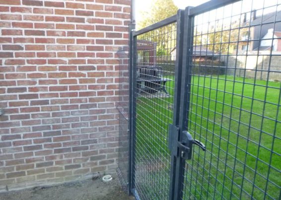 Sécurisation des abords d'une maison à Herve avec la pose de clôtures rigide BETAFENCE et portail...