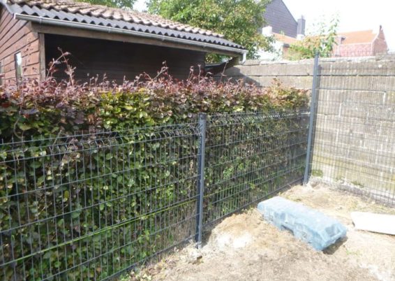 Sécurisation des abords d'une maison à Herve avec la pose de clôtures rigide BETAFENCE et portail...