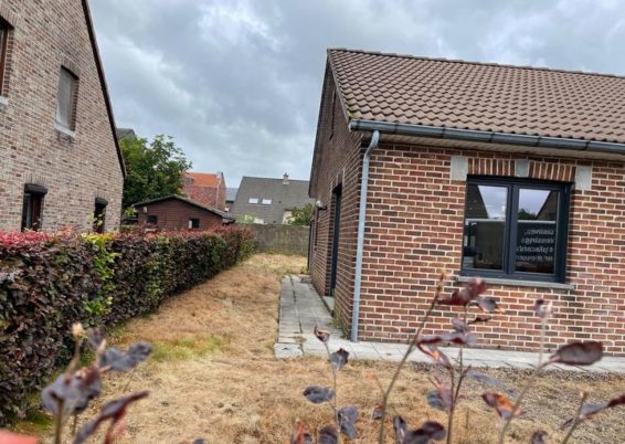 Sécurisation des abords d'une maison à Herve avec la pose de clôtures rigide BETAFENCE et portail...