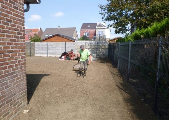 Sécurisation des abords d'une maison à Herve avec la pose de clôtures rigide BETAFENCE et portail...