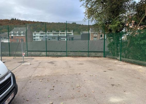Placement d'une clôture de haute sécurité dans une école à Spa.

Clôture BETAFENCE SECURIFORT ...