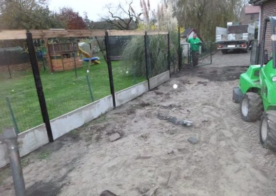 Un chantier qui est terminé.
Réaménagement des abords d'une maison à Fexhe le haut clocher.

Rem...