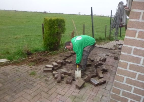 Un chantier qui est terminé.
Réaménagement des abords d'une maison à Fexhe le haut clocher.

Rem...