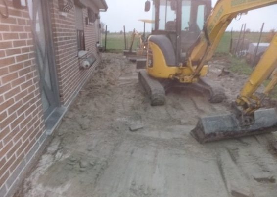 Un chantier qui est terminé.
Réaménagement des abords d'une maison à Fexhe le haut clocher.

Rem...