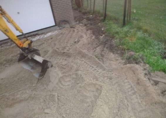 Un chantier qui est terminé.
Réaménagement des abords d'une maison à Fexhe le haut clocher.

Rem...
