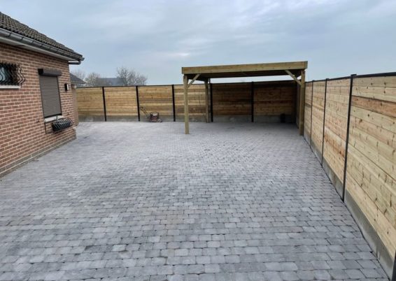 Un chantier qui est terminé.
Réaménagement des abords d'une maison à Fexhe le haut clocher.

Rem...