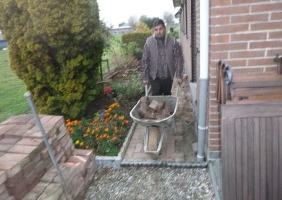 Un chantier qui est terminé.
Réaménagement des abords d'une maison à Fexhe le haut clocher.

Rem...