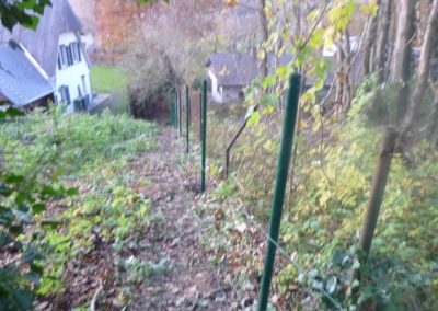Fourniture et installation d'une clôture souple de 1.5 mètres de hauteur autour d'un jardin fortem...