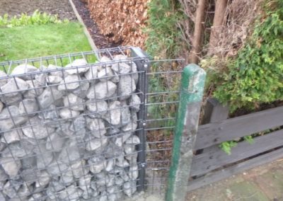 Remplacement d'une petite haie par une clôture décorative en gabion ZENTURO de BETAFENCE....