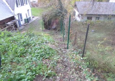 Fourniture et installation d'une clôture souple de 1.5 mètres de hauteur autour d'un jardin fortem...